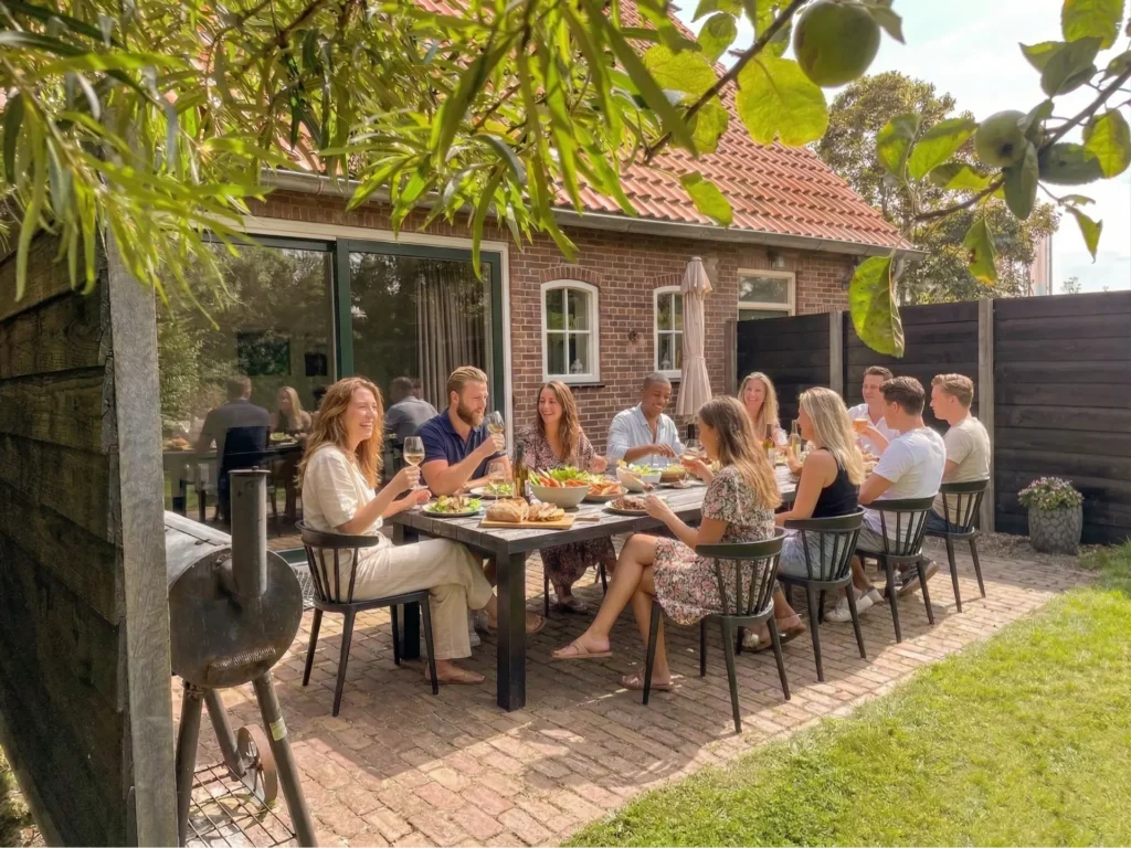 farm-lodge-de-slufter-buiten-eten-met-vrienden farm-lodge-de-slufter-buiten-eten-met-vrienden
